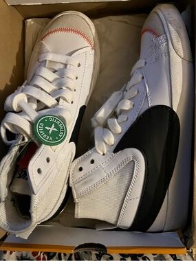 Nike Blazer Mid ‘77 JumboWhite and Black HighTop Sneakers with Red Stitch Accent